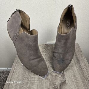 Kenneth Cole Reaction Women’s Taupe Suede Side Way Ankle‎ Booties Size 11M